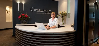 Dr Malcolm Cooke BDS, Grad Dip (Dental Implants)